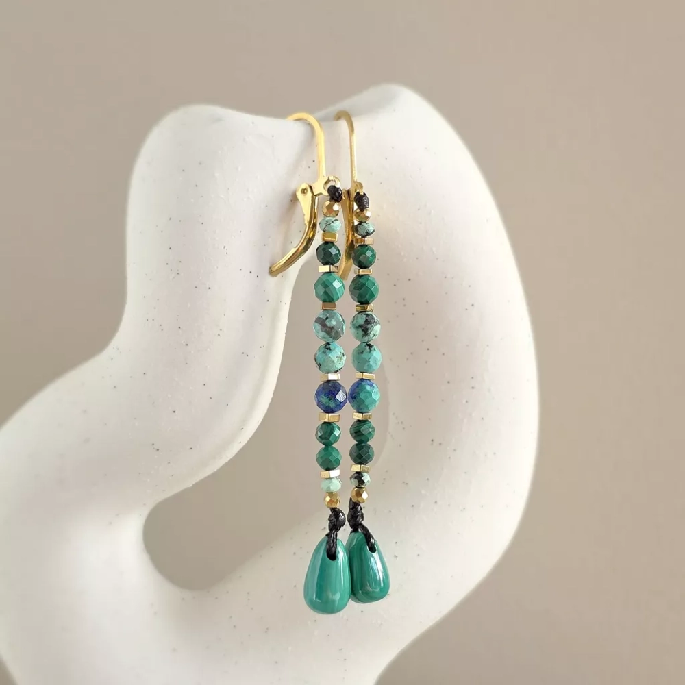 KST823 webp Kolczyki wiszące unikaty malachit, turkus, chryzokola, hematyt i złota stal chirurgiczna Magneska biżuteria Zielona Góra 4.webp