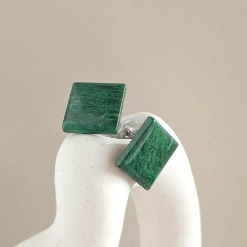 KST824 webp Kolczyki sztyfty syntetyczny malachit kwadraty stal chirurgiczna Magneska biżuteria 3.webp