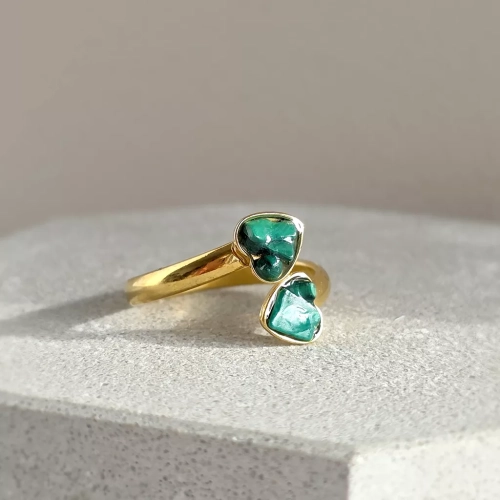 PIER374 webp Pierścionek klasyczny złote serca malachit w żywicy Sparkles malachite  Magneska.webp