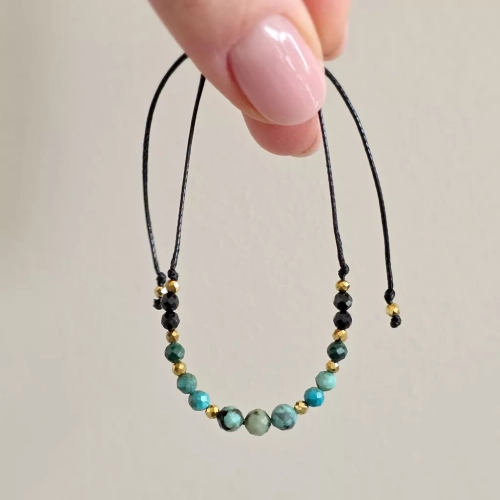 SZN1132 webp Bransoletka turkus, chryzokola, malachit, czarny turmalin i hematyt na czarnym sznurku  Magneska biżuteria 5.webp