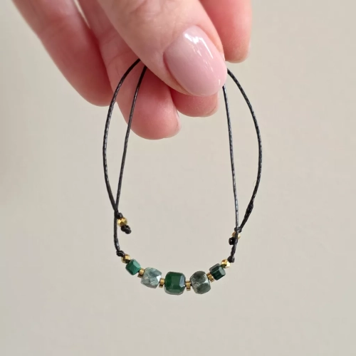 SZN1133 webp Bransoletka agat zielony, szmaragd, malachit i hematyt na czarnym sznurku  Magneska biżuteria Zielona Góra 6.webp