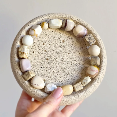 Bohemian naszyjnik kolia unikat z mokaitu, jaspisu pejzażowego, kamienia rzecznego, żółtego opalu i hematytu – ręcznie wykonana biżuteria z naturalnych kamieni. Magneska.pl