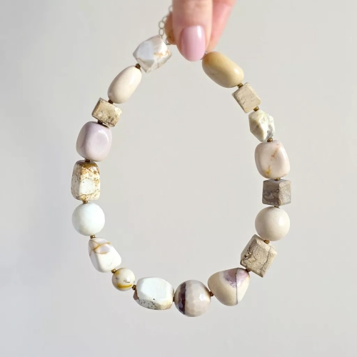 Bohemian naszyjnik kolia unikat z mokaitu, jaspisu pejzażowego, kamienia rzecznego, żółtego opalu i hematytu – ręcznie wykonana biżuteria z naturalnych kamieni. Magneska.pl