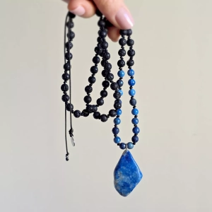 Naszyjnik unisex lapis lazuli i lawa wulkaniczna na czarnym sznurku