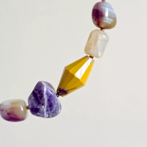 Bohemian naszyjnik kolia unikat z jaspisu mokait, agatu smoczego, ametystu, agatu żółtego i hematytu – ręcznie wykonana biżuteria z naturalnych kamieni. Magneska.pl