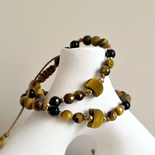 Pebbles damska bransoletka z tygrysiego oka, czarnego turmalinu i hematytu – minimalistyczna biżuteria z naturalnych kamieni.