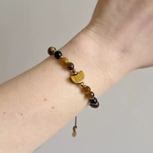 Pebbles damska bransoletka z tygrysiego oka, czarnego turmalinu i hematytu – minimalistyczna biżuteria z naturalnych kamieni.