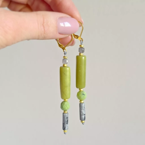 KST829 webp Kolczyki wiszące unikaty fluoryt, jadeit, chryzopraz, jaspis szary, hematyt i złota stal chirurgiczna Magneska 3.webp