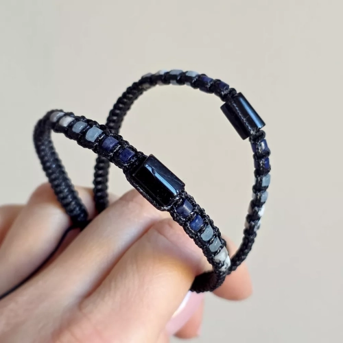 Męska bransoletka makramowa z czarnego turmalinu, sodalitu, akwamarynu i jaspisu lotus – biżuteria z naturalnych kamieni Magneska.pl