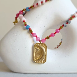 Naszyjnik supełkowany unikat agat, opal różowy, jaspis szary i hematyt na czerwonym sznurku / zawieszka księżyc