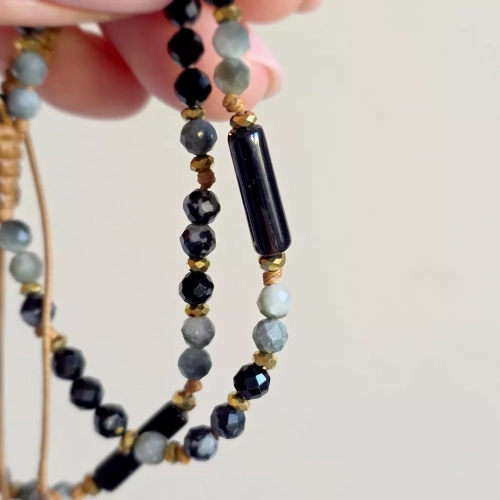 FULLNESS046 webp Bransoletka onyks czarny, orle oko, obsydian śnieżny, czarny turmalin i hematyt na brązowym sznurku Fullness of inner guardian Magneska 3.webp