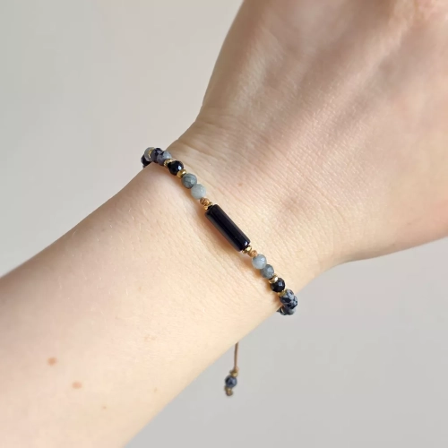 FULLNESS046 webp Bransoletka onyks czarny, orle oko, obsydian śnieżny, czarny turmalin i hematyt na brązowym sznurku Fullness of inner guardian Magneska 7.webp