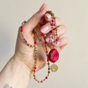 Naszyjnik supełkowany unikat koral, unakit, jaspis leopardzi i hematyt na czerwonym sznurku / zawieszka medalion hamsa