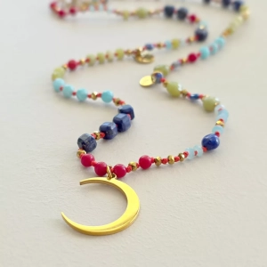 Naszyjnik supełkowany unikat koral, lapis lazuli, jadeit, amazonit i hematyt na czerwonym sznurku / zawieszka księżyc w nowiu