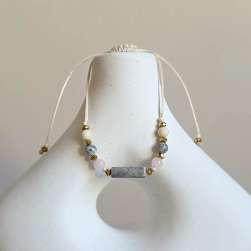 Bransoletka z jaspisu szarego, kwarcu różowego, kamienia rzecznego i hematytu na beżowym sznurku – naturalna biżuteria Magneska.pl