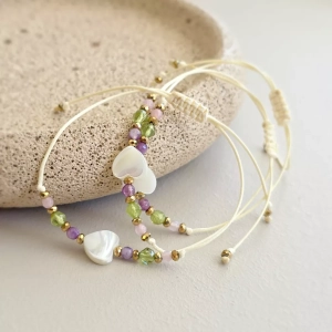 Bransoletka masa perłowa, kolorowe agaty, peridot i hematyt na kremowym sznurku