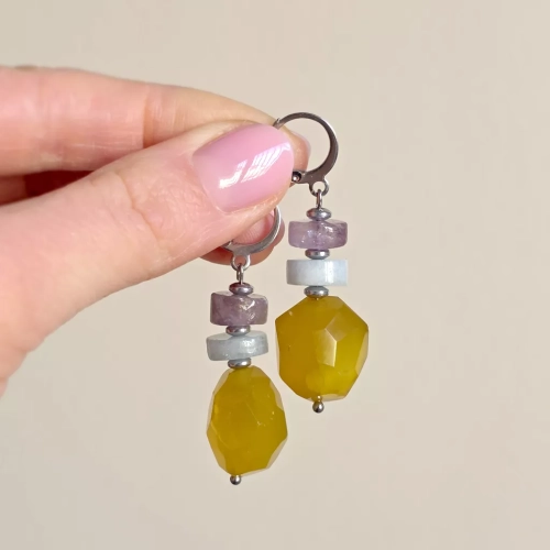 Kolczyki wiszące unikaty z ametystem, akwamarynem, żółtym agatem i hematytem na stali chirurgicznej – ręcznie tworzona biżuteria z kamieni naturalnych Magneska.pl