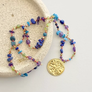 Naszyjnik supełkowany unikat ametyst, apatyt, peridot, lapis lazuli i hematyt na czerwonym sznurku / zawieszka słońce i księżyc