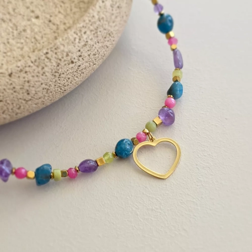 Naszyjnik unikat choker z agatem różowym, jadeitem, ametystem, niebieskim apatytem i hematytem z zawieszką serce – ręcznie tworzona biżuteria z kamieni naturalnych Magneska.pl