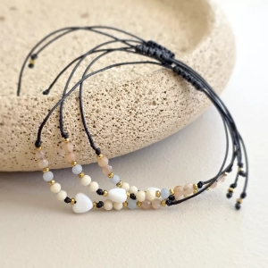 Bransoletka masa perłowa, kamień rzeczny, angelit, kamień słoneczny i hematyt na czarnym sznurku / serduszko