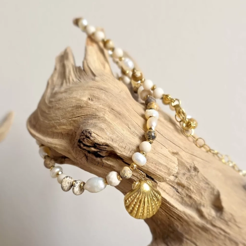 Unikatowy naszyjnik choker z jaspisem pejzażowym, kamieniem rzecznym, perłą i hematytem oraz zawieszką muszelką, ręcznie tworzona biżuteria naturalna magneska.pl