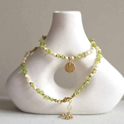 naw1192-naszyjnik-choker-perla-peridot-kamien-rzeczny-i-hematyt-zawieszka-tloczona-moneta-v2-magneska-5-69fdd0b5ce8c8.webp