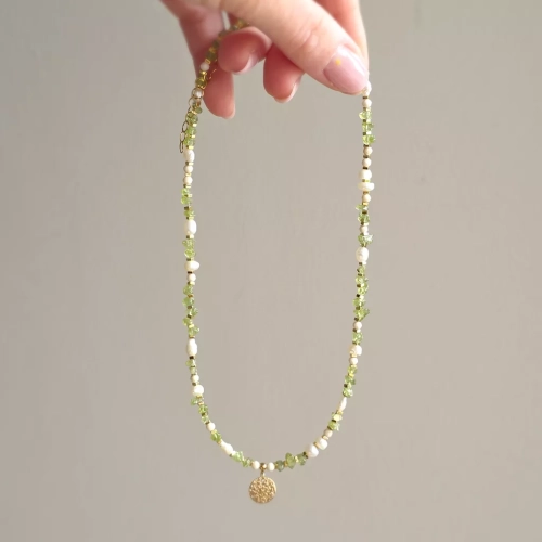 naw1192-naszyjnik-choker-perla-peridot-kamien-rzeczny-i-hematyt-zawieszka-tloczona-moneta-v2-magneska-7-69fdd0b64a02f.webp