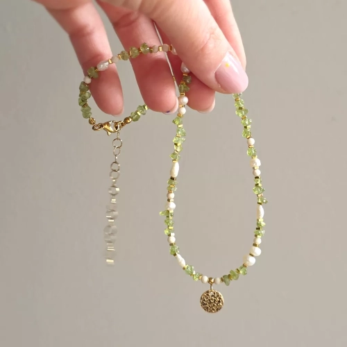 naw1192-naszyjnik-choker-perla-peridot-kamien-rzeczny-i-hematyt-zawieszka-tloczona-moneta-v2-magneska-9-69fdd0b6cd0b6.webp
