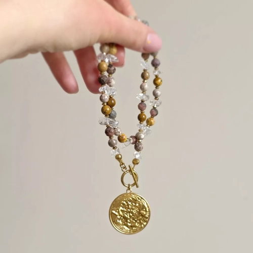 Naszyjnik choker z agatem oceanicznym, kryształem górskim, rodochrozytem, jaspisem pejzażowym i hematytem oraz zawieszką medalion księżyc i słońce, ręcznie tworzona biżuteria magneska.pl