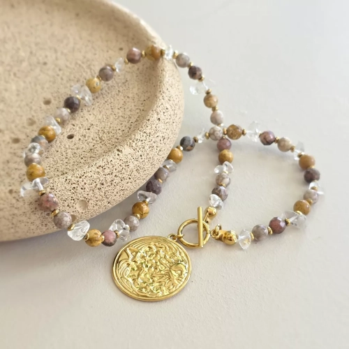 Naszyjnik choker z agatem oceanicznym, kryształem górskim, rodochrozytem, jaspisem pejzażowym i hematytem oraz zawieszką medalion księżyc i słońce, ręcznie tworzona biżuteria magneska.pl