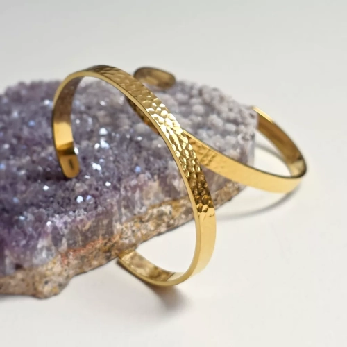 Bransoleta bangle ze stali chirurgicznej, młotkowany wzór. Biżuteria uzupełniająca kamienie naturalne. Magneska.pl