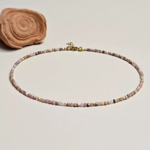 Naszyjnik choker z rodonitu, rodochrozytu, opalu różowego, kwarcu różowego, kamienia słonecznego, jaspisu pejzażowego i hematytu, ręcznie tworzona biżuteria z kamieni naturalnych magneska.pl
