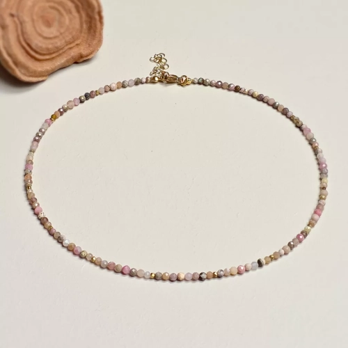 Naszyjnik choker z rodonitu, rodochrozytu, opalu różowego, kwarcu różowego, kamienia słonecznego, jaspisu pejzażowego i hematytu, ręcznie tworzona biżuteria z kamieni naturalnych magneska.pl