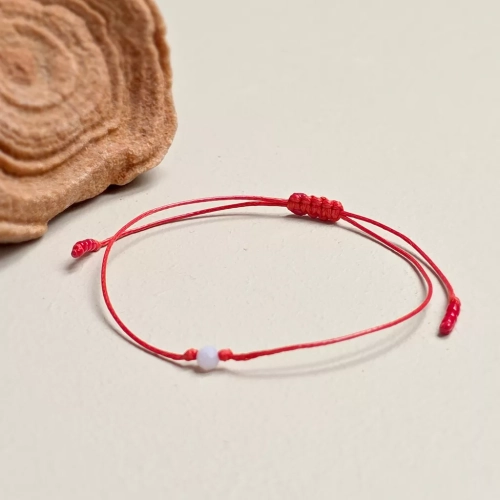 WishYou147 wep WishYouLuck niebieski agat koronkowy mini bransoletka szczęścia na czerwonym sznurku Magneska 3.webp