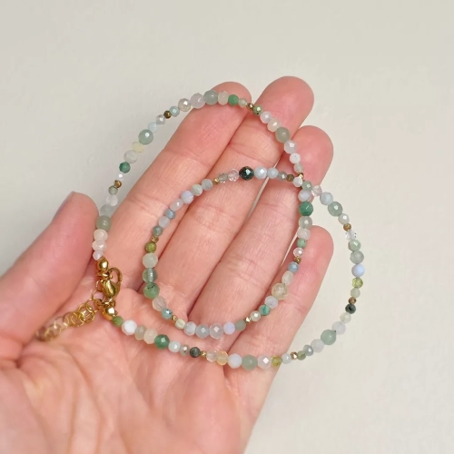 Naszyjnik choker z awenturynu, jadeitu, agatu, frenitu, fluorytu, zoisytu, kamienia księżycowego i hematytu, ręcznie tworzona biżuteria z kamieni naturalnych od magneska.pl