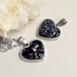 Naszyjnik czarny turmalin w żywicy srebrne serce stal chirurgiczna Sparkles black v.2