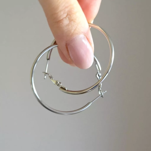 Klasyczne kolczyki koła 4 cm. Magneska.pl biżuteria ze stali chirurgicznej.