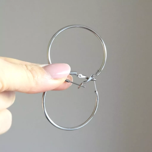 Klasyczne kolczyki koła 4 cm. Magneska.pl biżuteria ze stali chirurgicznej.