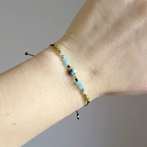 Bransoletka na sznurku z turkusem, amazonitem, angelitem i jadeitem. Magneska.pl - Twoja biżuteria