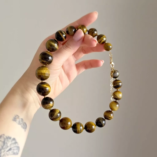 Kolia z dużych, brązowych kamieni naturalnych. Magneska.pl biżuteria z tygrysiego oka.