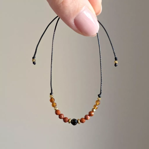 Bransoletka czakry podstawy - ochrona i uziemienie. Czarny turmalin, jaspis czerwony i granat. Magneska.pl energetyczna biżuteria dla Ciebie