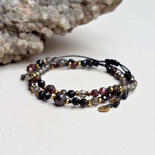 Bransoletka ochrony i wytrwałości na sznurku. Czakra podstawy. Magneska.pl biżuteria z kamieni naturalnych