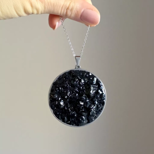 Amulet ochronny z czarnego turmalinu. Magneska.pl biżuteria dla Ciebie