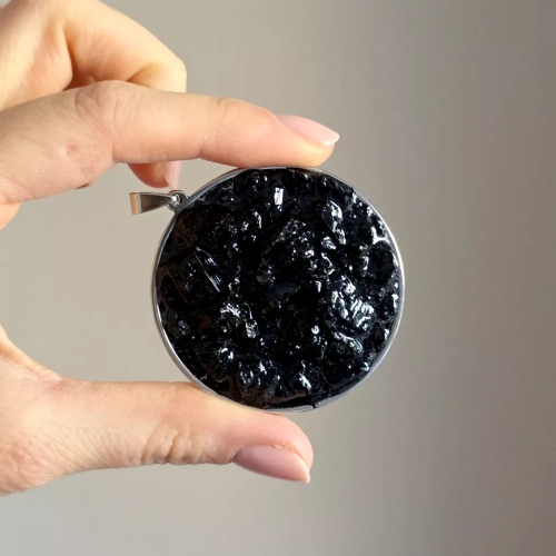 Amulet ochronny z czarnego turmalinu. Magneska.pl biżuteria dla Ciebie