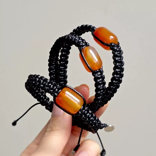 Męska bransoleta shamballa pleciona makrama z karneolem. Magneska.pl wygodne bransoletki dla mężczyzn