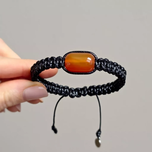 Męska bransoleta shamballa pleciona makrama z karneolem. Magneska.pl wygodne bransoletki dla mężczyzn