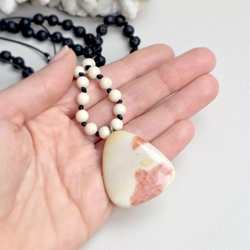 Naszynik unisex z mokaitem, kamieniem rzecznym i lawą wulkaniczną. Magneska.pl naszyjniki męskie z kamieni naturalnych dla Ciebie.
