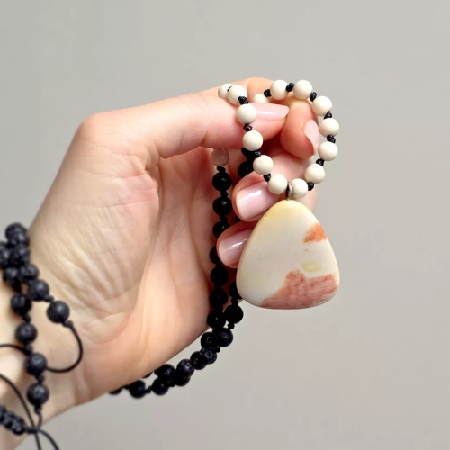 Naszynik unisex z mokaitem, kamieniem rzecznym i lawą wulkaniczną. Magneska.pl naszyjniki męskie z kamieni naturalnych dla Ciebie.