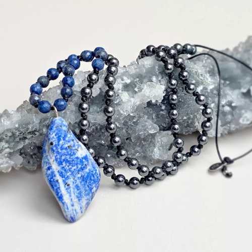 Wyrazisty naszyjnik unisex z lapisem lazuli. Magneska.pl rockowa biżuteria na każdą okazję.