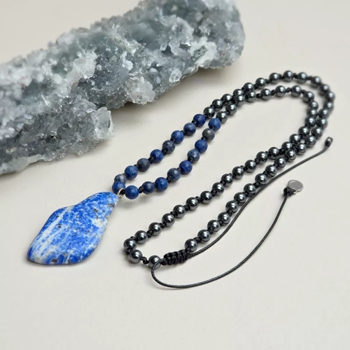 Wyrazisty naszyjnik unisex z lapisem lazuli. Magneska.pl rockowa biżuteria na każdą okazję.